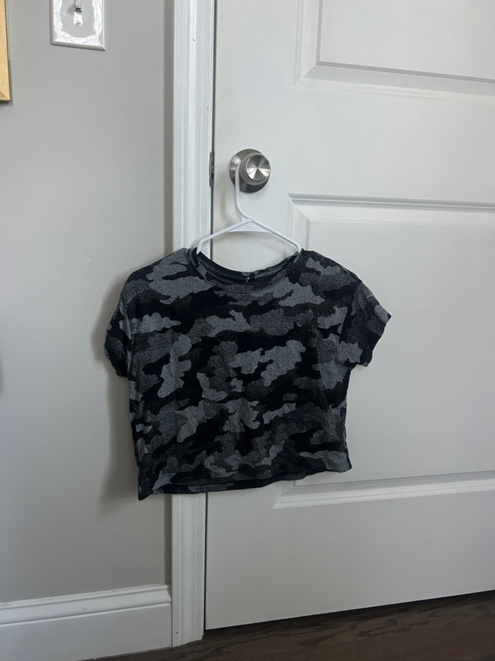 lululemon athletica Gray & Black Camo Cropped Tee